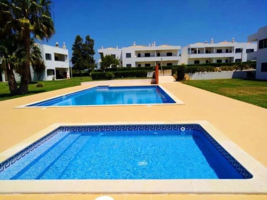 Lake Apartment - Pool And Sea View & Tennis Court & Bbq Pêra Buitenkant foto