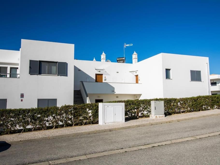 Lake Apartment - Pool And Sea View & Tennis Court & Bbq Pêra Buitenkant foto