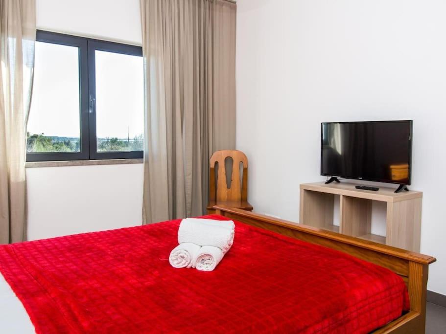 Lake Apartment - Pool And Sea View & Tennis Court & Bbq Pêra Buitenkant foto