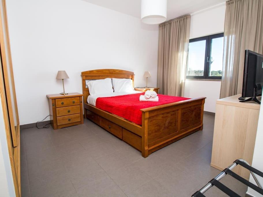 Lake Apartment - Pool And Sea View & Tennis Court & Bbq Pêra Buitenkant foto